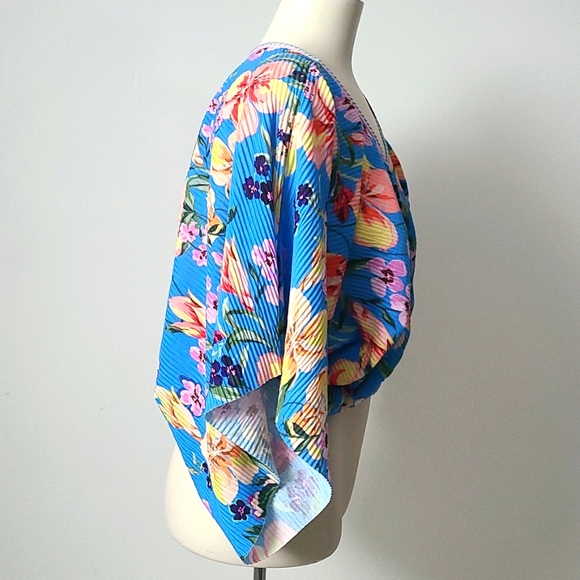 Refashioned Boho Hawaiian Floral Cropped Blouse (M/L) - Picture 6 of 7